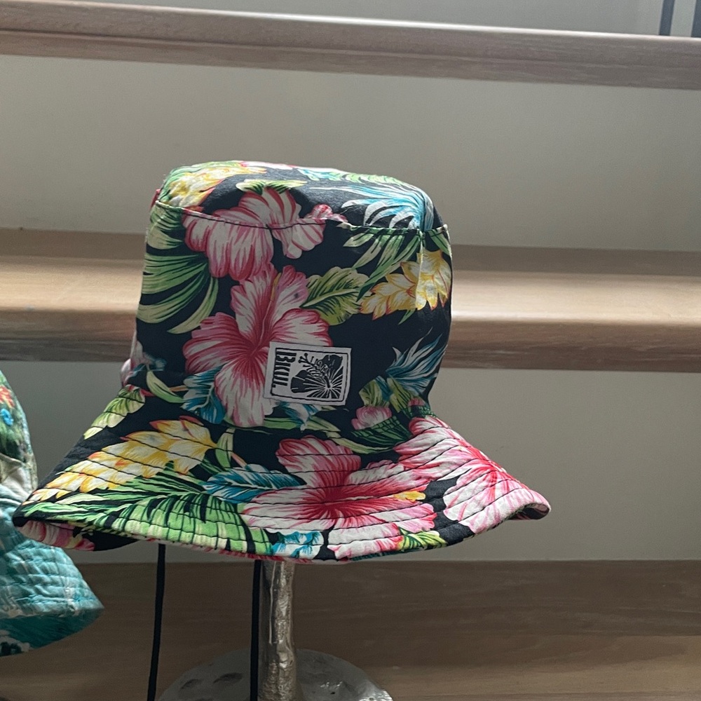 Lot of 2 Floral Hawaiian Women's Bucket Hats - Picture 2 of 8